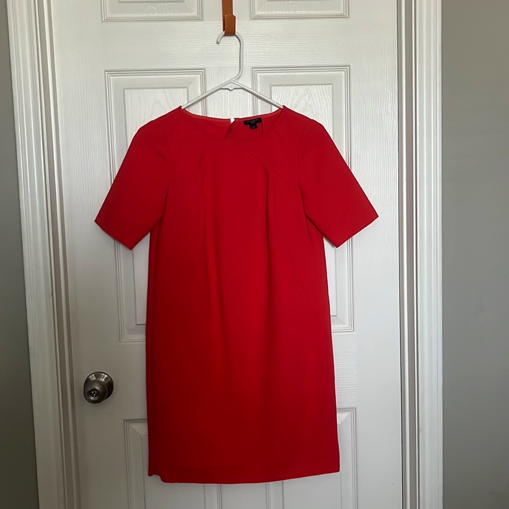 A casual petite sleeved Ann Taylor Dress, size 0p and a red/orange color